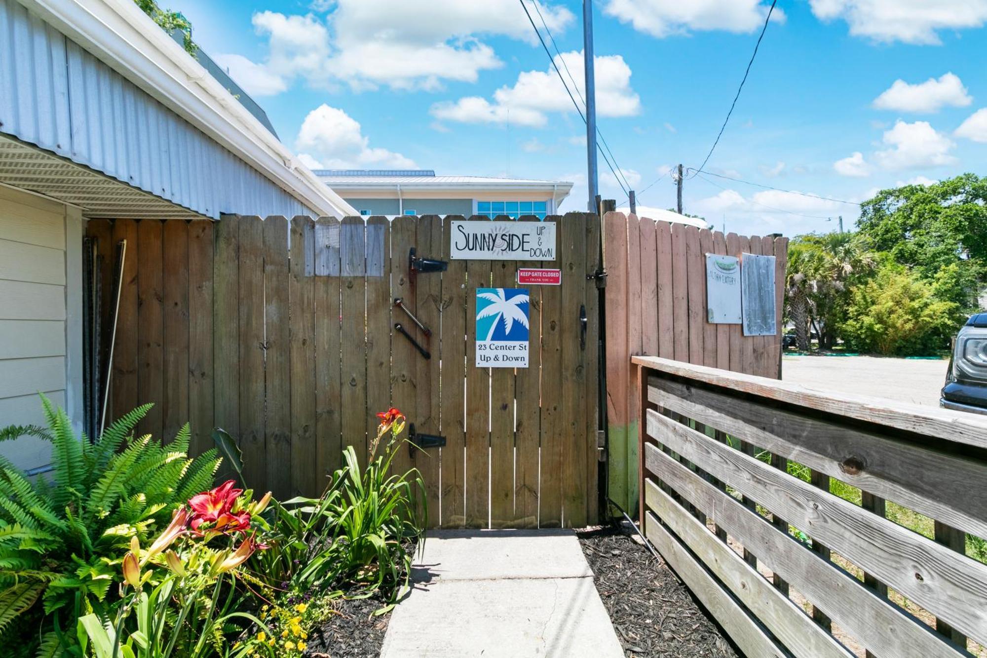 23 Center St - Sunny Side Down - Downstairs Apartment Folly Beach Exterior photo